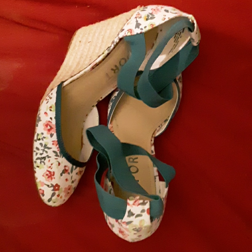 Floral Wedges - Picture 2 of 2